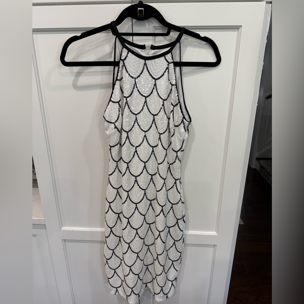 Women’s Cache NWOT White Black Sequined Pencil Dress Size 2